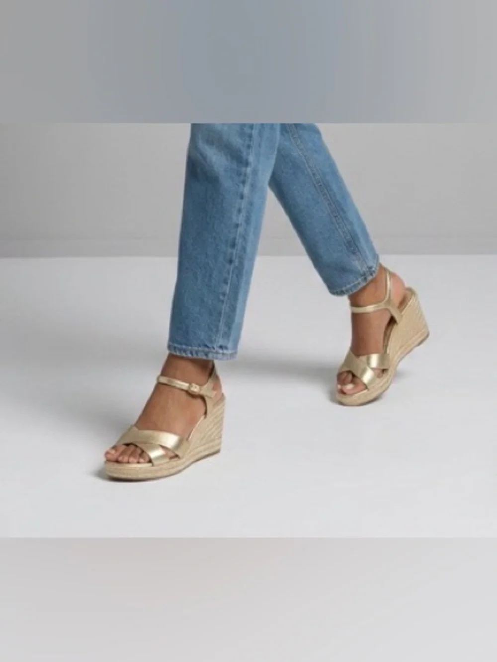 Stuart Weitzman  Size 7B DAYNA ESPADRILLE WEDGE SANDAL in Gold Leather & Jute